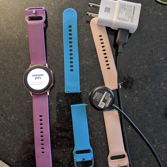 Samsung's Galaxy active smart watch with GPS - Picture 2 of 2